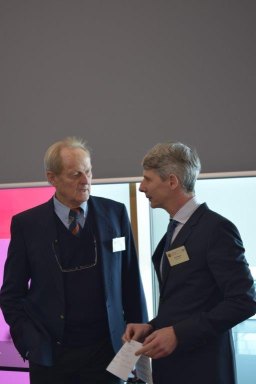 Prof. Dr. Henning Wode im Gespräch mit Axel Thelen, educcare, beim fmks-Fachtag Mehrsprachigkeit in Stuttgart